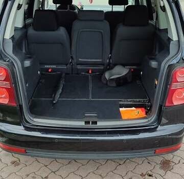 Черный Фольксваген Туран, объемом двигателя 1.97 л и пробегом 318 тыс. км за 6000 $, фото 22 на Automoto.ua