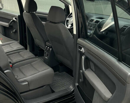 Чорний Фольксваген Туран, об'ємом двигуна 1.9 л та пробігом 124 тис. км за 8700 $, фото 28 на Automoto.ua