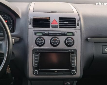 Чорний Фольксваген Туран, об'ємом двигуна 2 л та пробігом 260 тис. км за 9390 $, фото 17 на Automoto.ua