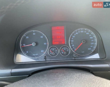 Черный Фольксваген Туран, объемом двигателя 1.9 л и пробегом 367 тыс. км за 3400 $, фото 15 на Automoto.ua