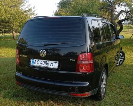 Черный Фольксваген Туран, объемом двигателя 1.9 л и пробегом 290 тыс. км за 7400 $, фото 3 на Automoto.ua