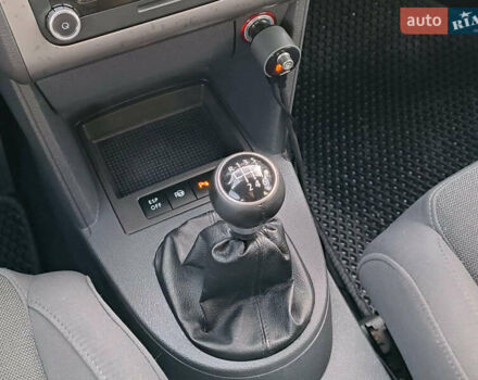 Черный Фольксваген Туран, объемом двигателя 2 л и пробегом 260 тыс. км за 9390 $, фото 18 на Automoto.ua