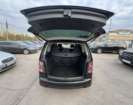 Черный Фольксваген Туран, объемом двигателя 1.9 л и пробегом 278 тыс. км за 7100 $, фото 20 на Automoto.ua