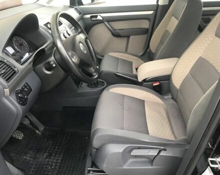 Черный Фольксваген Туран, объемом двигателя 1.4 л и пробегом 260 тыс. км за 6500 $, фото 12 на Automoto.ua