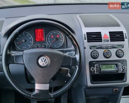 Черный Фольксваген Туран, объемом двигателя 1.4 л и пробегом 193 тыс. км за 7300 $, фото 7 на Automoto.ua