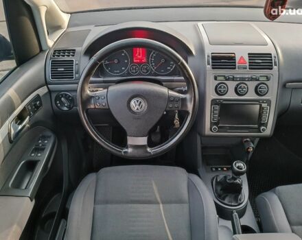 Чорний Фольксваген Туран, об'ємом двигуна 2 л та пробігом 260 тис. км за 9390 $, фото 16 на Automoto.ua