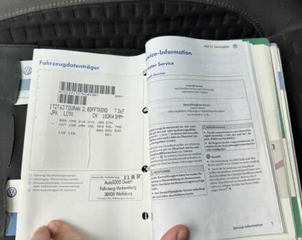 Черный Фольксваген Туран, объемом двигателя 1.97 л и пробегом 314 тыс. км за 7300 $, фото 6 на Automoto.ua