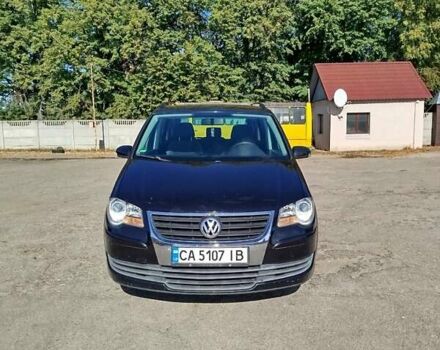 Черный Фольксваген Туран, объемом двигателя 1.98 л и пробегом 290 тыс. км за 5550 $, фото 1 на Automoto.ua