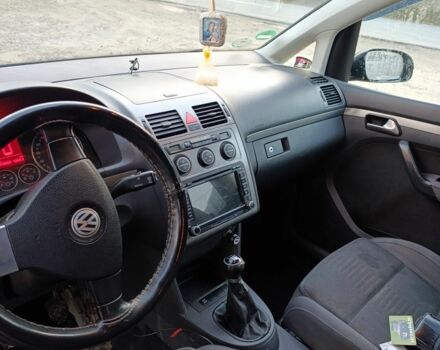 Черный Фольксваген Туран, объемом двигателя 2 л и пробегом 320 тыс. км за 6800 $, фото 7 на Automoto.ua