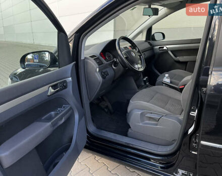 Черный Фольксваген Туран, объемом двигателя 1.39 л и пробегом 250 тыс. км за 6000 $, фото 7 на Automoto.ua