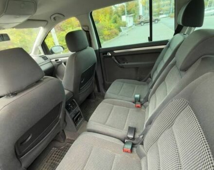 Черный Фольксваген Туран, объемом двигателя 1.9 л и пробегом 225 тыс. км за 2450 $, фото 5 на Automoto.ua