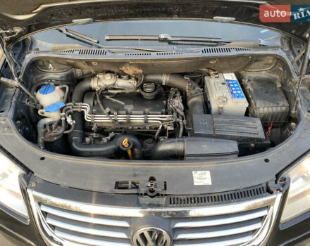 Черный Фольксваген Туран, объемом двигателя 1.9 л и пробегом 367 тыс. км за 3400 $, фото 14 на Automoto.ua