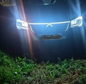 Черный Фольксваген Туран, объемом двигателя 2 л и пробегом 285 тыс. км за 7700 $, фото 3 на Automoto.ua