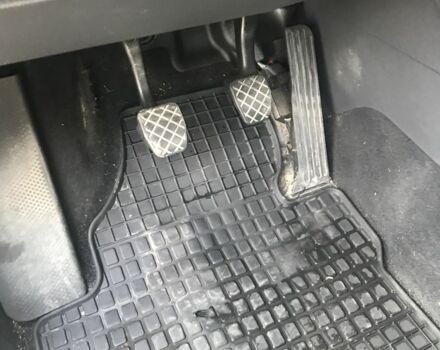 Черный Фольксваген Туран, объемом двигателя 1.4 л и пробегом 260 тыс. км за 6500 $, фото 13 на Automoto.ua