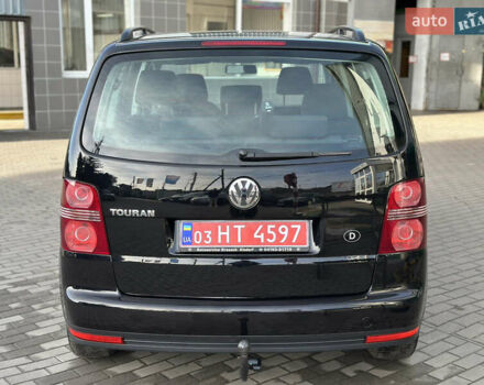 Черный Фольксваген Туран, объемом двигателя 1.6 л и пробегом 230 тыс. км за 7400 $, фото 12 на Automoto.ua