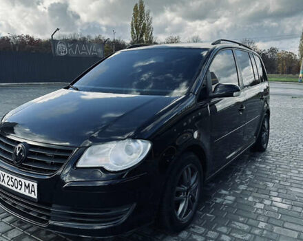Черный Фольксваген Туран, объемом двигателя 1.39 л и пробегом 242 тыс. км за 7500 $, фото 2 на Automoto.ua