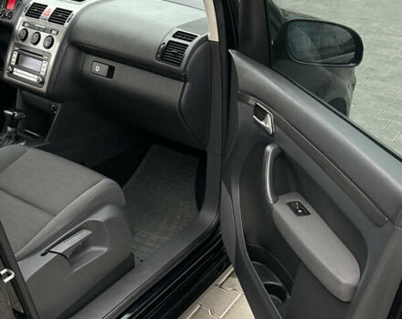 Чорний Фольксваген Туран, об'ємом двигуна 1.9 л та пробігом 124 тис. км за 8700 $, фото 30 на Automoto.ua