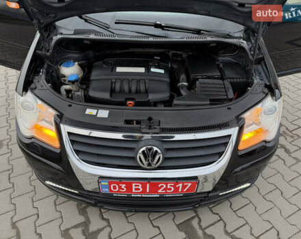 Чорний Фольксваген Туран, об'ємом двигуна 1.6 л та пробігом 201 тис. км за 7350 $, фото 39 на Automoto.ua