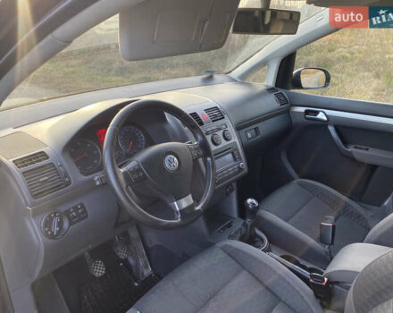 Черный Фольксваген Туран, объемом двигателя 1.9 л и пробегом 367 тыс. км за 3400 $, фото 13 на Automoto.ua