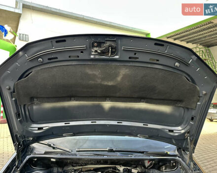 Черный Фольксваген Туран, объемом двигателя 1.6 л и пробегом 230 тыс. км за 7400 $, фото 43 на Automoto.ua