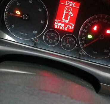 Черный Фольксваген Туран, объемом двигателя 1.97 л и пробегом 163 тыс. км за 7800 $, фото 6 на Automoto.ua