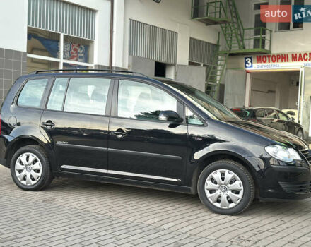 Черный Фольксваген Туран, объемом двигателя 1.6 л и пробегом 230 тыс. км за 7400 $, фото 19 на Automoto.ua