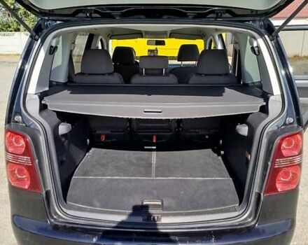 Черный Фольксваген Туран, объемом двигателя 1.98 л и пробегом 290 тыс. км за 5550 $, фото 6 на Automoto.ua