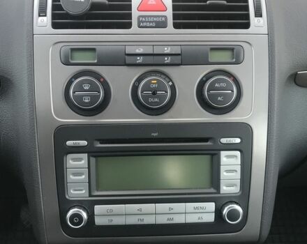 Черный Фольксваген Туран, объемом двигателя 1.4 л и пробегом 260 тыс. км за 6500 $, фото 15 на Automoto.ua