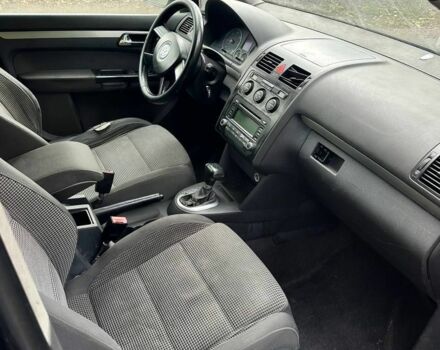 Черный Фольксваген Туран, объемом двигателя 1.9 л и пробегом 244 тыс. км за 1650 $, фото 4 на Automoto.ua