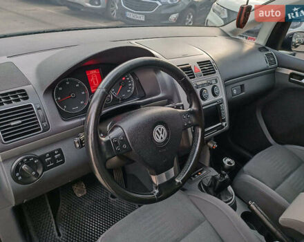 Черный Фольксваген Туран, объемом двигателя 2 л и пробегом 260 тыс. км за 9390 $, фото 20 на Automoto.ua