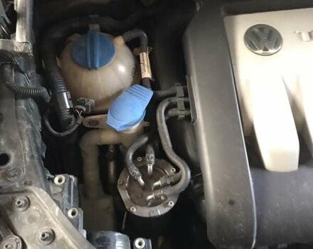 Черный Фольксваген Туран, объемом двигателя 1.9 л и пробегом 305 тыс. км за 6000 $, фото 2 на Automoto.ua