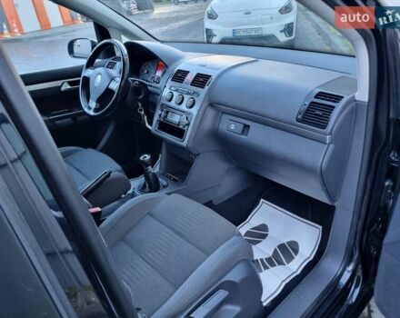 Черный Фольксваген Туран, объемом двигателя 1.4 л и пробегом 193 тыс. км за 7300 $, фото 12 на Automoto.ua