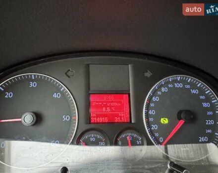 Черный Фольксваген Туран, объемом двигателя 1.97 л и пробегом 314 тыс. км за 7300 $, фото 11 на Automoto.ua