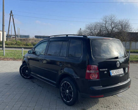 Черный Фольксваген Туран, объемом двигателя 1.9 л и пробегом 343 тыс. км за 7000 $, фото 2 на Automoto.ua