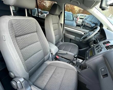 Черный Фольксваген Туран, объемом двигателя 1.4 л и пробегом 214 тыс. км за 6700 $, фото 4 на Automoto.ua