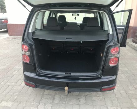 Черный Фольксваген Туран, объемом двигателя 1.4 л и пробегом 260 тыс. км за 6500 $, фото 4 на Automoto.ua