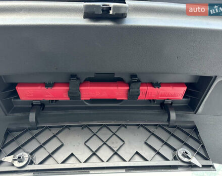 Чорний Фольксваген Туран, об'ємом двигуна 1.97 л та пробігом 270 тис. км за 8300 $, фото 36 на Automoto.ua