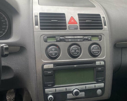 Чорний Фольксваген Туран, об'ємом двигуна 1.39 л та пробігом 187 тис. км за 6500 $, фото 18 на Automoto.ua