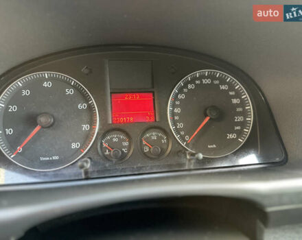 Черный Фольксваген Туран, объемом двигателя 1.6 л и пробегом 230 тыс. км за 7400 $, фото 40 на Automoto.ua