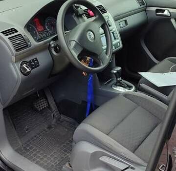 Черный Фольксваген Туран, объемом двигателя 1.97 л и пробегом 318 тыс. км за 6000 $, фото 19 на Automoto.ua