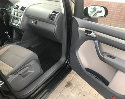 Черный Фольксваген Туран, объемом двигателя 1.4 л и пробегом 260 тыс. км за 6500 $, фото 7 на Automoto.ua