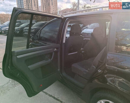 Черный Фольксваген Туран, объемом двигателя 2 л и пробегом 260 тыс. км за 9390 $, фото 14 на Automoto.ua