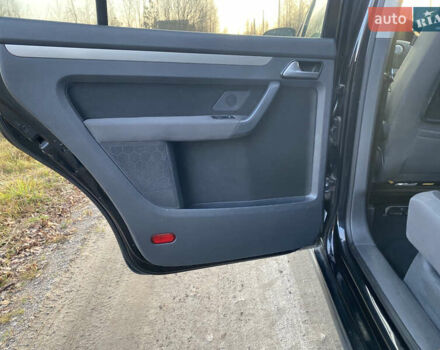 Черный Фольксваген Туран, объемом двигателя 1.9 л и пробегом 367 тыс. км за 3400 $, фото 8 на Automoto.ua