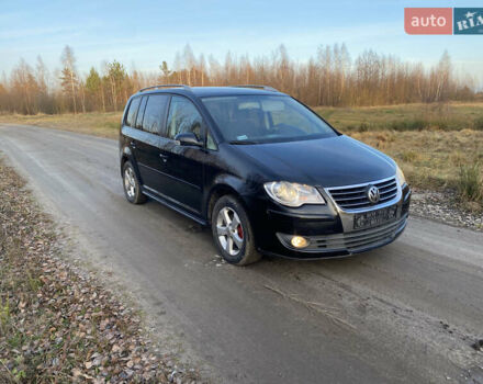 Черный Фольксваген Туран, объемом двигателя 1.9 л и пробегом 367 тыс. км за 3400 $, фото 1 на Automoto.ua