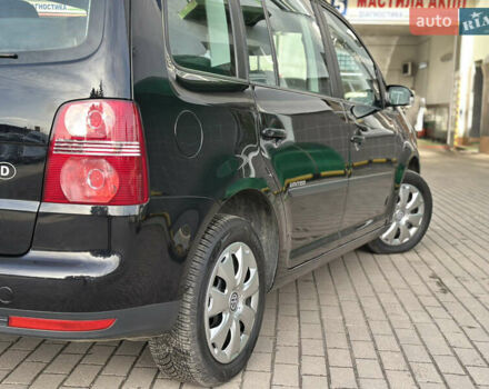 Черный Фольксваген Туран, объемом двигателя 1.6 л и пробегом 230 тыс. км за 7400 $, фото 18 на Automoto.ua