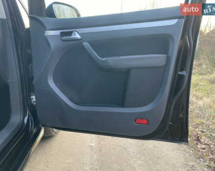 Черный Фольксваген Туран, объемом двигателя 1.9 л и пробегом 367 тыс. км за 3400 $, фото 10 на Automoto.ua