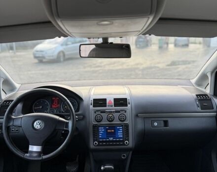 Черный Фольксваген Туран, объемом двигателя 2 л и пробегом 300 тыс. км за 3300 $, фото 6 на Automoto.ua