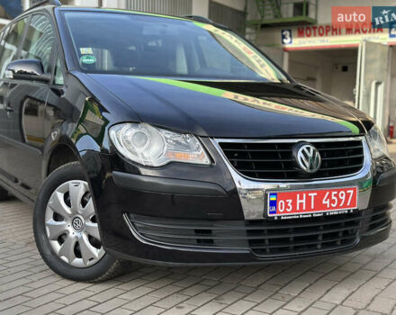 Черный Фольксваген Туран, объемом двигателя 1.6 л и пробегом 230 тыс. км за 7400 $, фото 2 на Automoto.ua