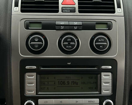 Чорний Фольксваген Туран, об'ємом двигуна 1.9 л та пробігом 124 тис. км за 8700 $, фото 22 на Automoto.ua