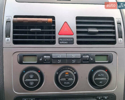 Черный Фольксваген Туран, объемом двигателя 2 л и пробегом 260 тыс. км за 9390 $, фото 28 на Automoto.ua